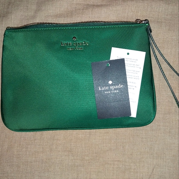 kate spade Handbags - New Kate spade wristlet ♠️